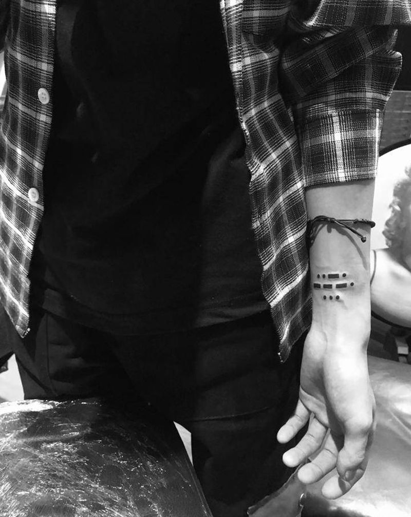 摩斯密码纹身图片_手部图腾纹身图案