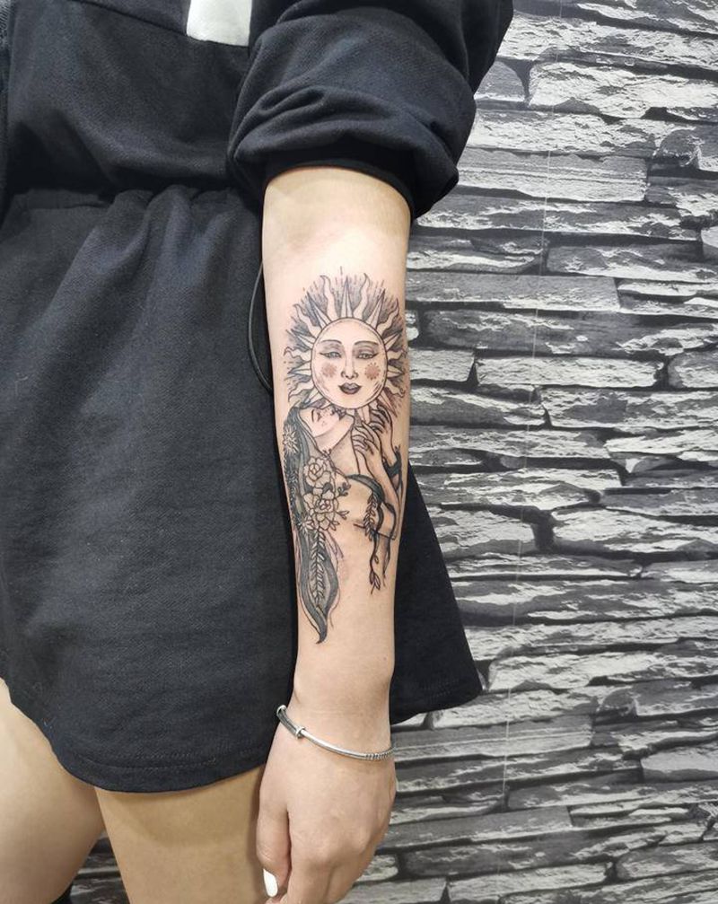 太阳女孩纹身图片_手臂欧美写实纹身图案