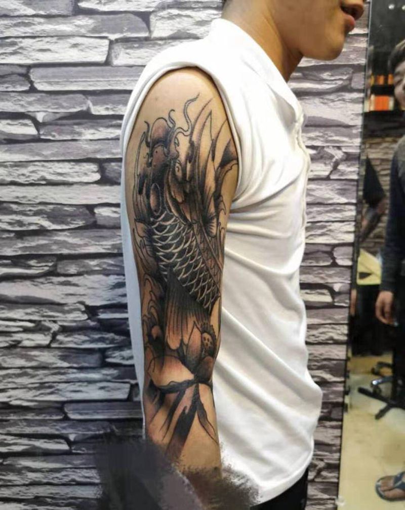 鲤鱼上色添加纹身图片_手臂新传统纹身图案