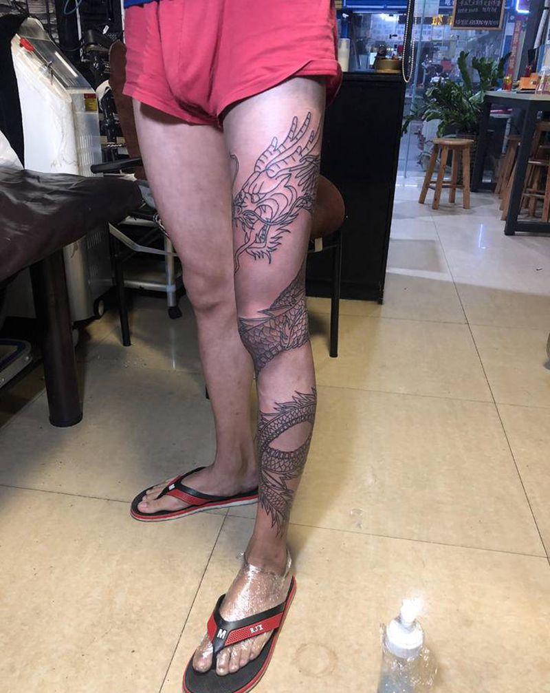 客带龙图纹身图片_腿部纹身图案