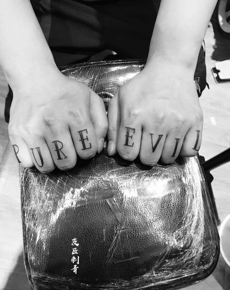 手指纹身纹身图片_手部花体字纹身图案