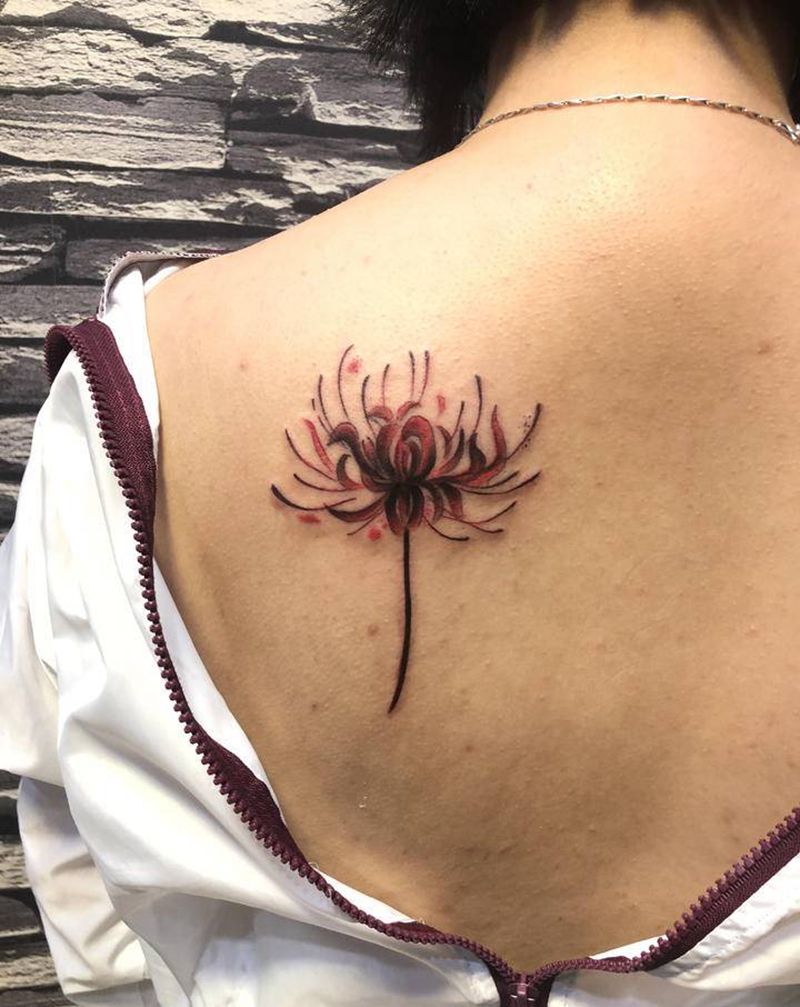 彼岸花纹身图片_背部水彩纹身图案
