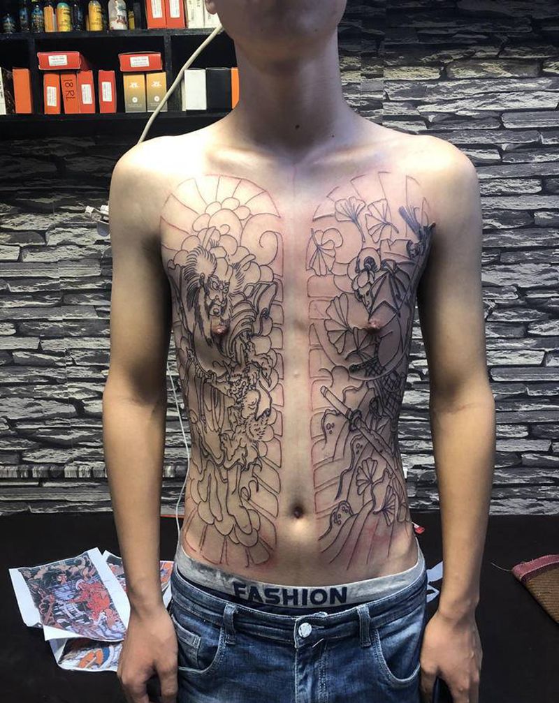 老传统开衫纹身图片_腹部老传统纹身图案