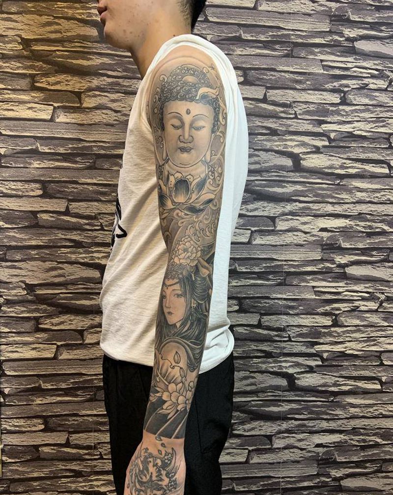 佛与美女组合花臂纹身图片_手臂新传统纹身图案