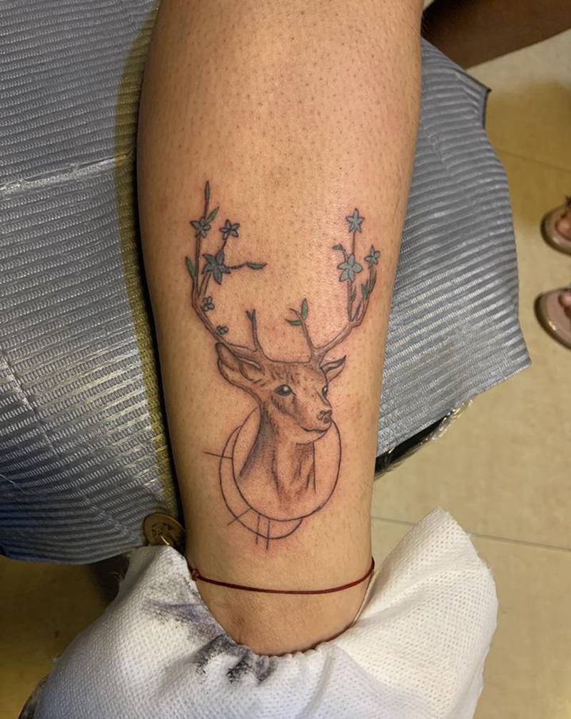 梅花鹿纹身图片_腿部水彩纹身图案
