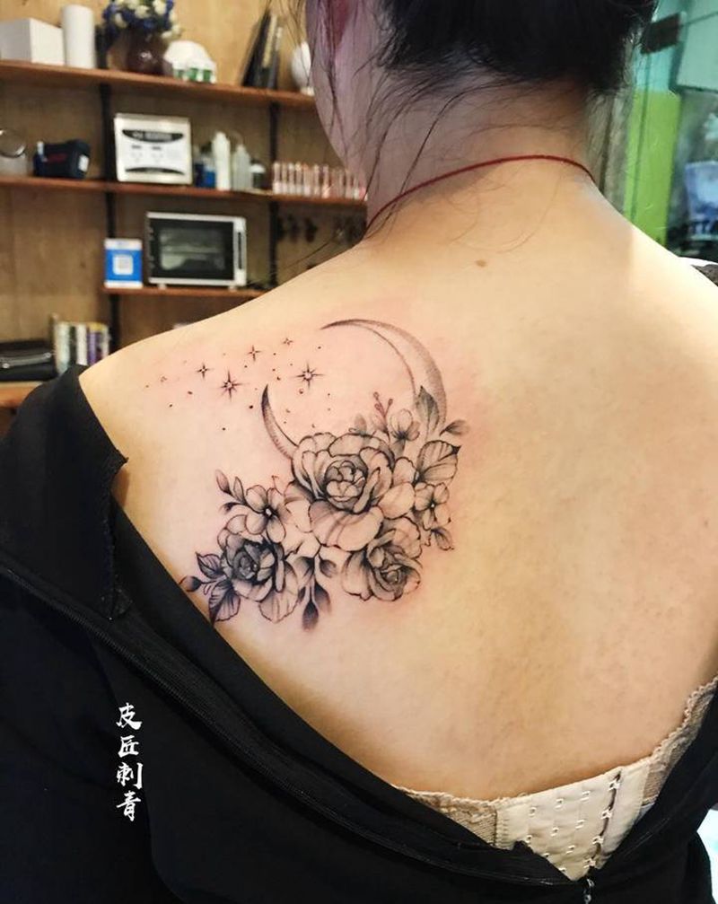 素花纹身图片_肩部新传统纹身图案