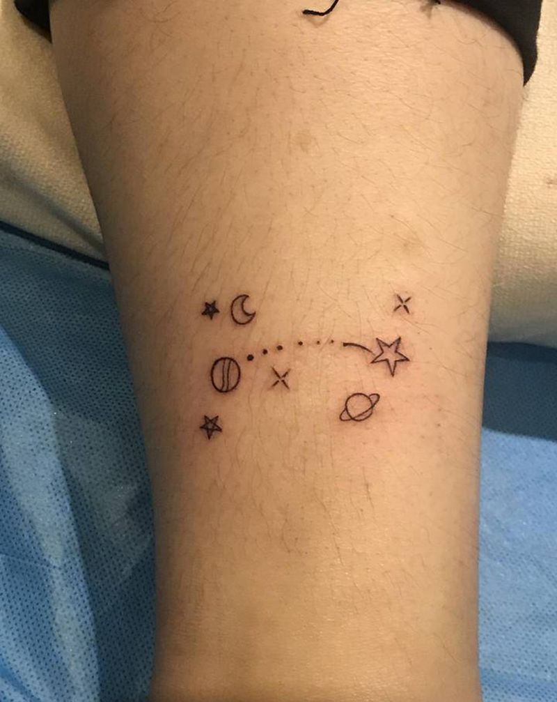 迷你小宇宙纹身图片_脚部新传统纹身图案