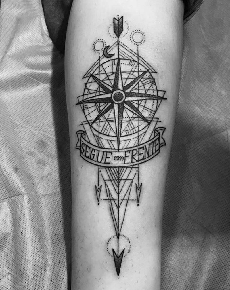 指南针纹身图片_脚部新传统纹身图案