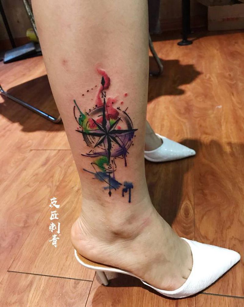 水彩风格，指南针纹身图片_新传统纹身图案