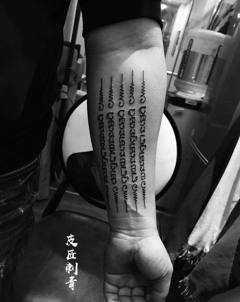 经文纹身图片_手部新传统纹身图案