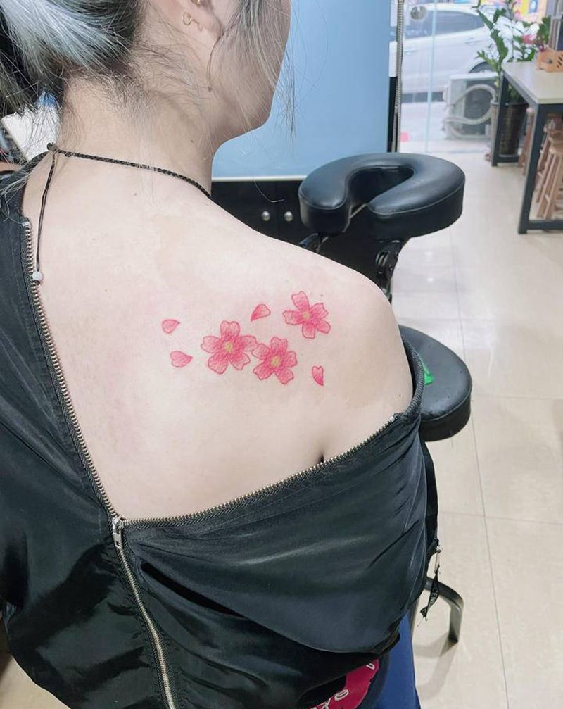小清新樱花纹身图片_肩部背部水彩纹身图案