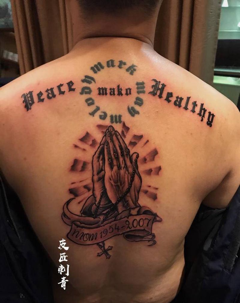 祈祷之手纹身图片_背部新传统纹身图案