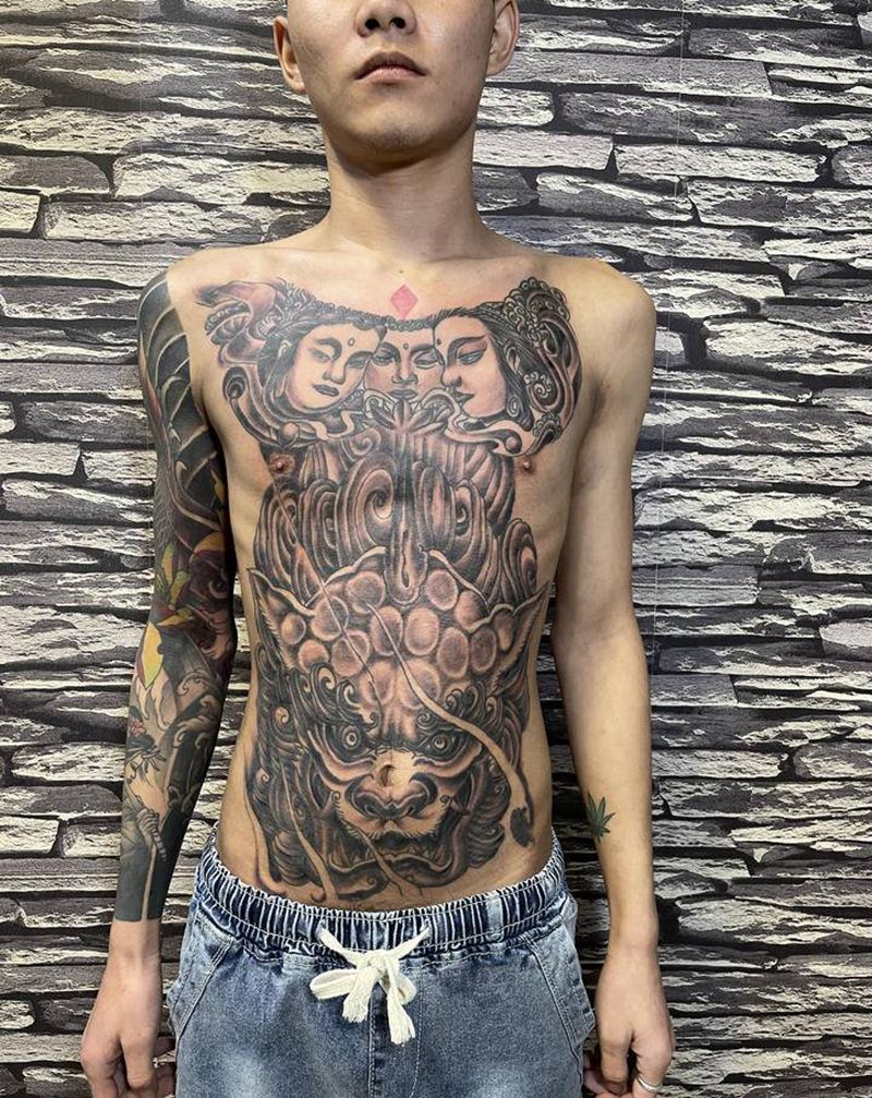 自带花肚上色纹身图片_腹部新传统纹身图案