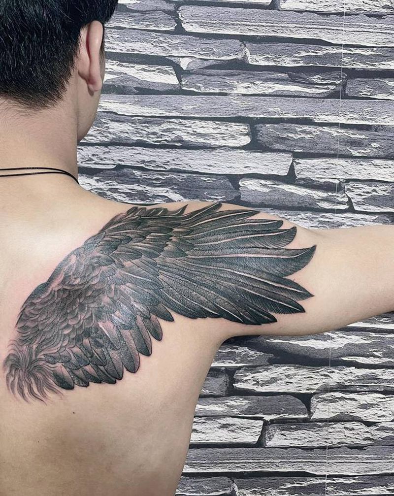 翅膀➕英文纹身图片_肩部手臂欧美写实水墨纹身图案
