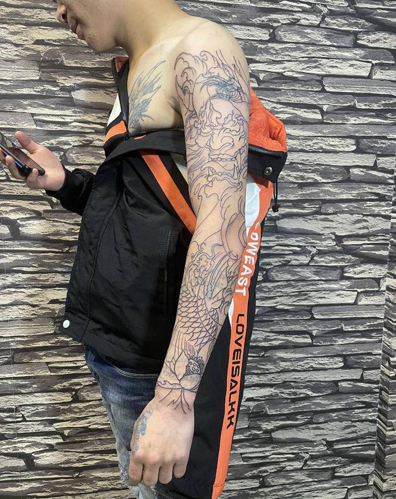 般若➕鲤鱼花臂线条纹身图片_手臂新传统纹身图案