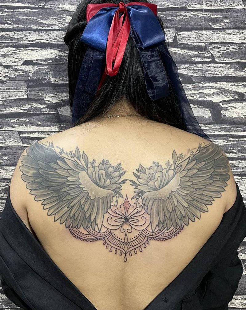 翅膀添加帘花纹身图片_背部纹身图案
