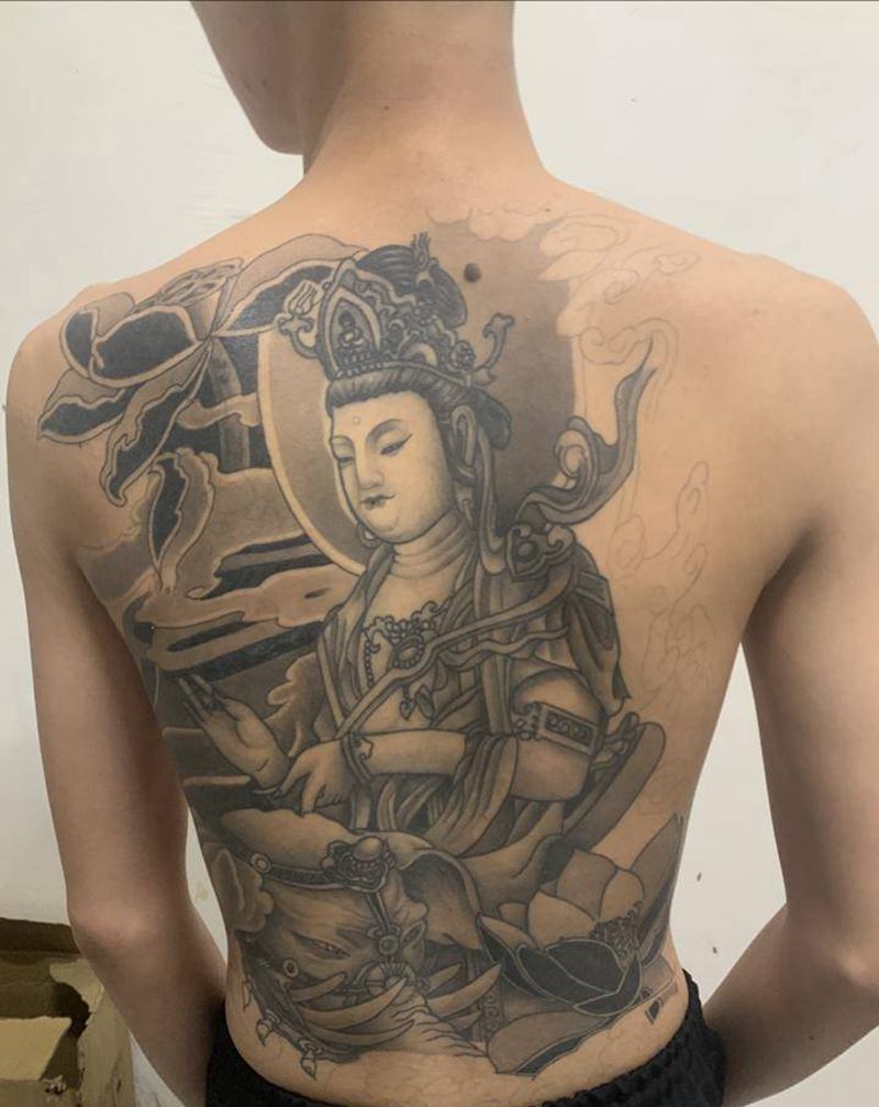 菩萨纹身图片_背部新传统纹身图案