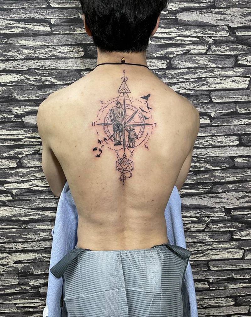 父爱指南针纹身图片_背部欧美写实水墨纹身图案
