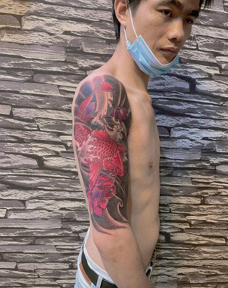 客人要求红鲤鱼纹身图片_手臂新传统老传统纹身图案