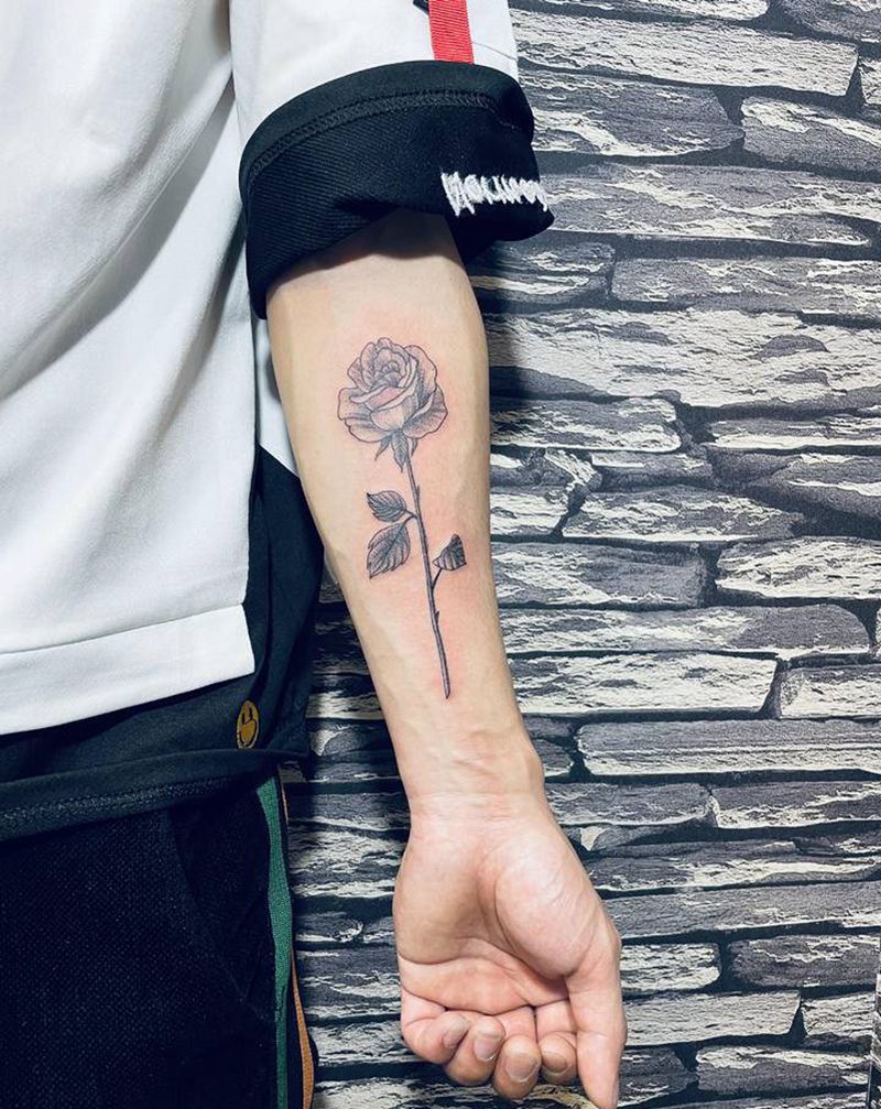 玫瑰你在哪里纹身图片_手臂水墨纹身图案