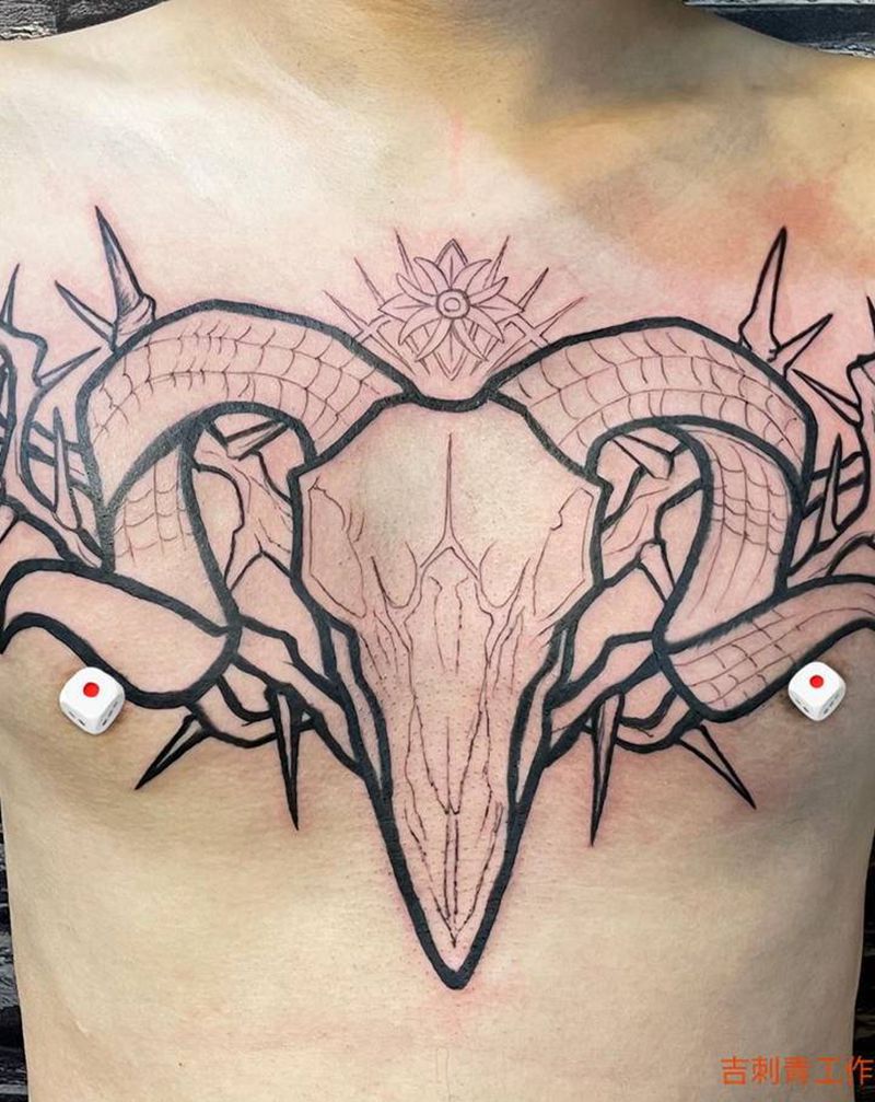 羊首花胸未完纹身图片_胸部欧美写实点刺纹身图案