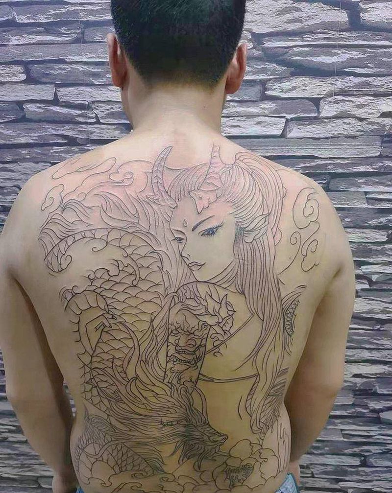 龙姬满背线条纹身图片_背部新传统纹身图案