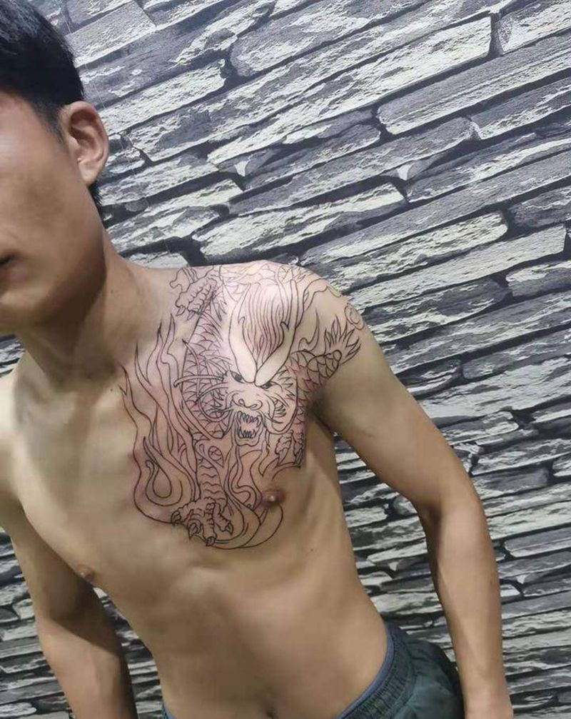 穷奇过肩纹身图片_肩部新传统纹身图案