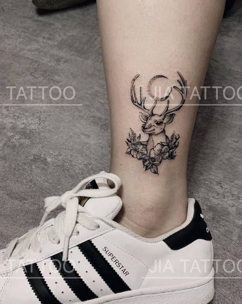 鹿纹身图片_背部脚部几何点刺纹身图案