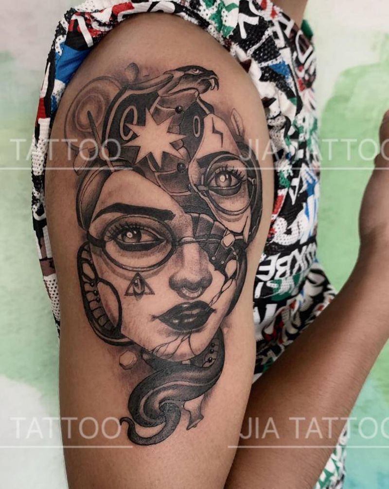 女、蛇纹身图片_手臂欧美写实点刺纹身图案