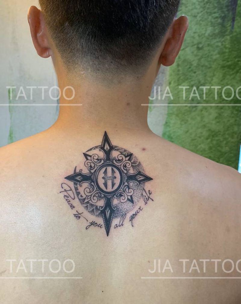 指南针纹身图片_颈部点刺图腾纹身图案