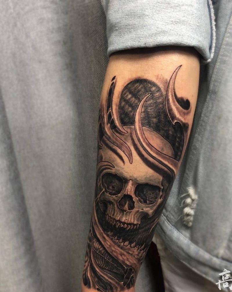 鬼头纹身图片_手部欧美写实骷髅头纹身图案