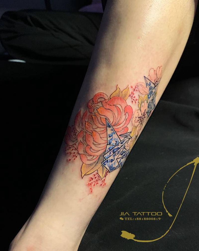 千纸鹤纹身图片_腿部脚部水彩新传统纹身图案