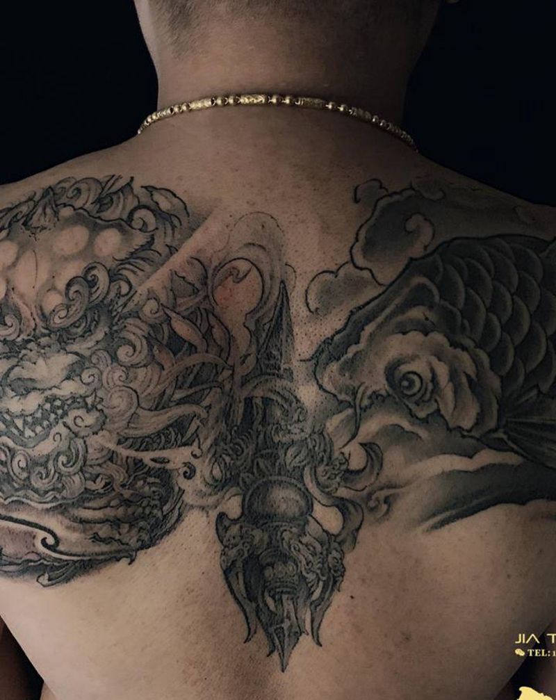 半背唐狮鲤鱼纹身图片_背部肩部新传统老传统纹身图案