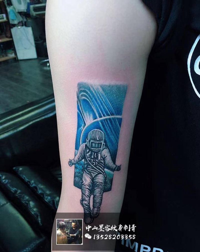 我是宇航员纹身图片_手臂腿部水彩纹身图案