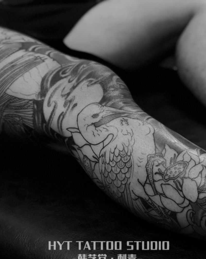 鹤·花腿纹身图片_腿部脚部新传统纹身图案