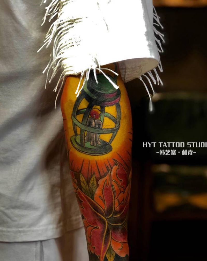 School灯纹身图片_手部手臂New School纹身图案