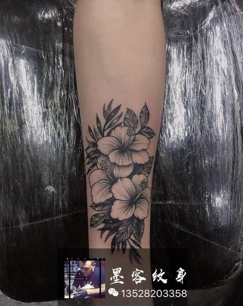 唯美素花纹身图片_腰部手臂纹身图案