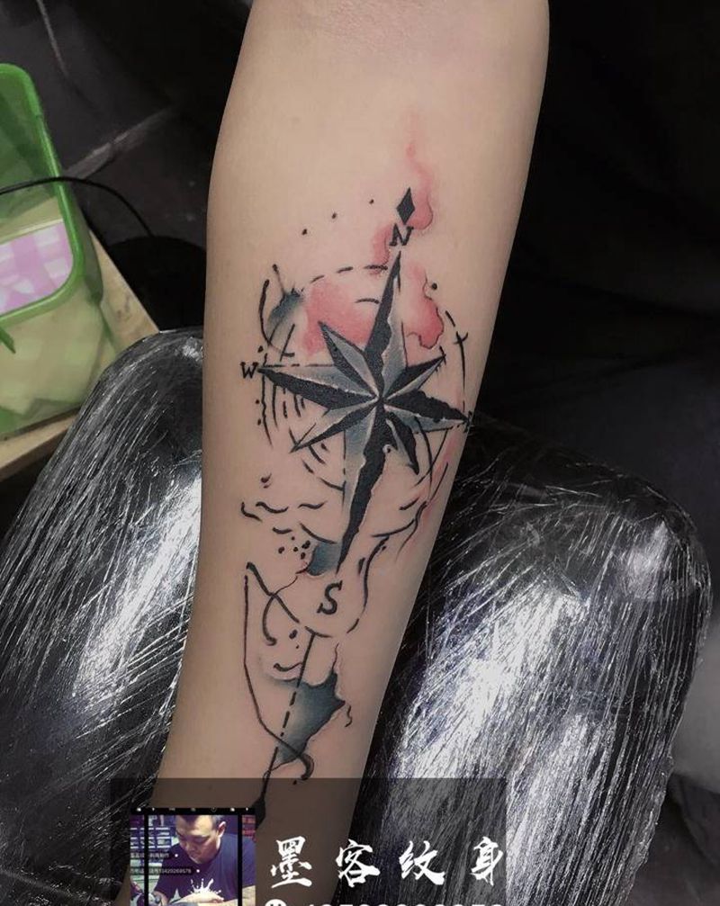 指南针纹身图片_手臂腿部水墨水彩纹身图案