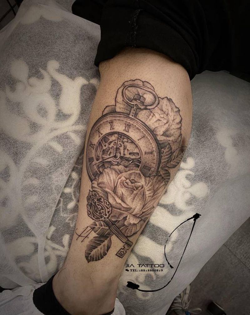 时钟纹身图片_腿部脚部欧美写实点刺纹身图案