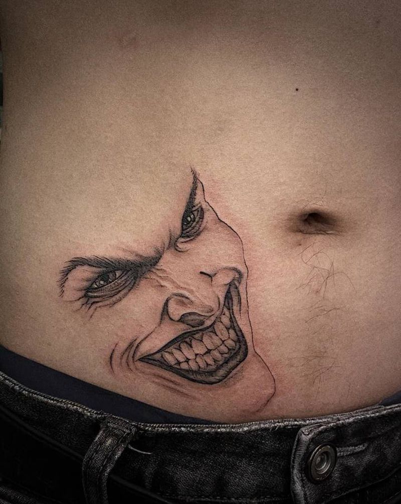 小丑纹身图片_腰部腹部欧美写实纹身图案