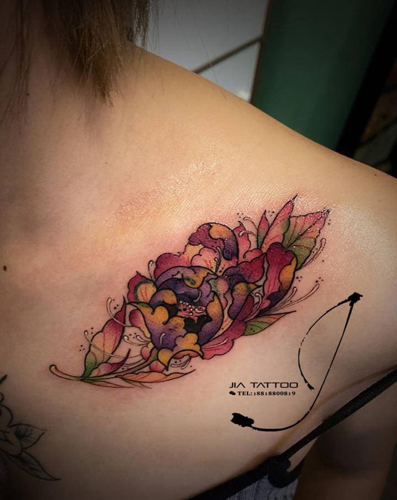 遮盖纹身图片_胸部水彩纹身图案