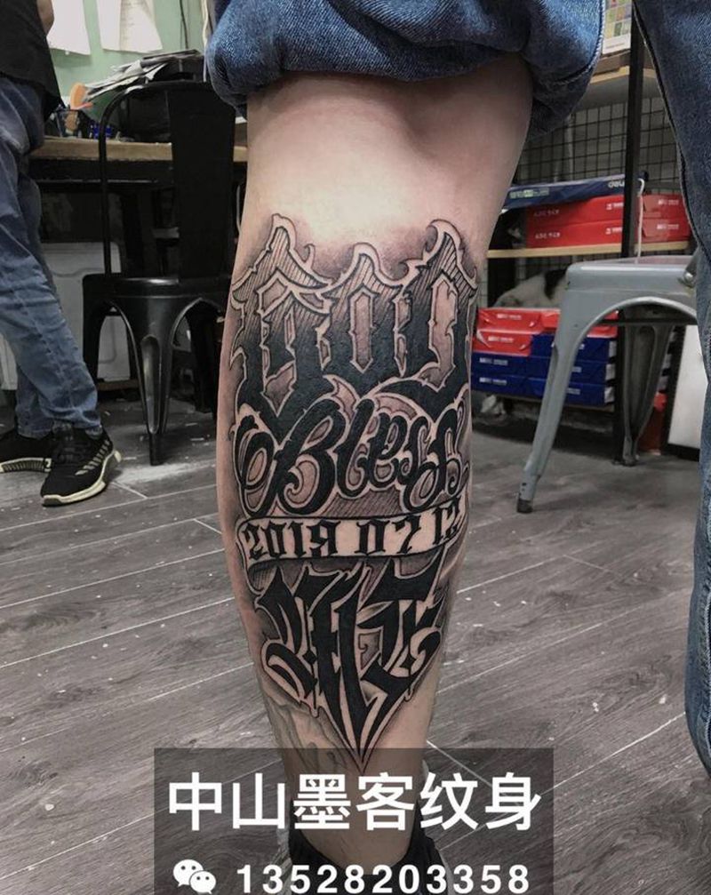 设计款花体英文纹身图片_腿部花体字纹身图案