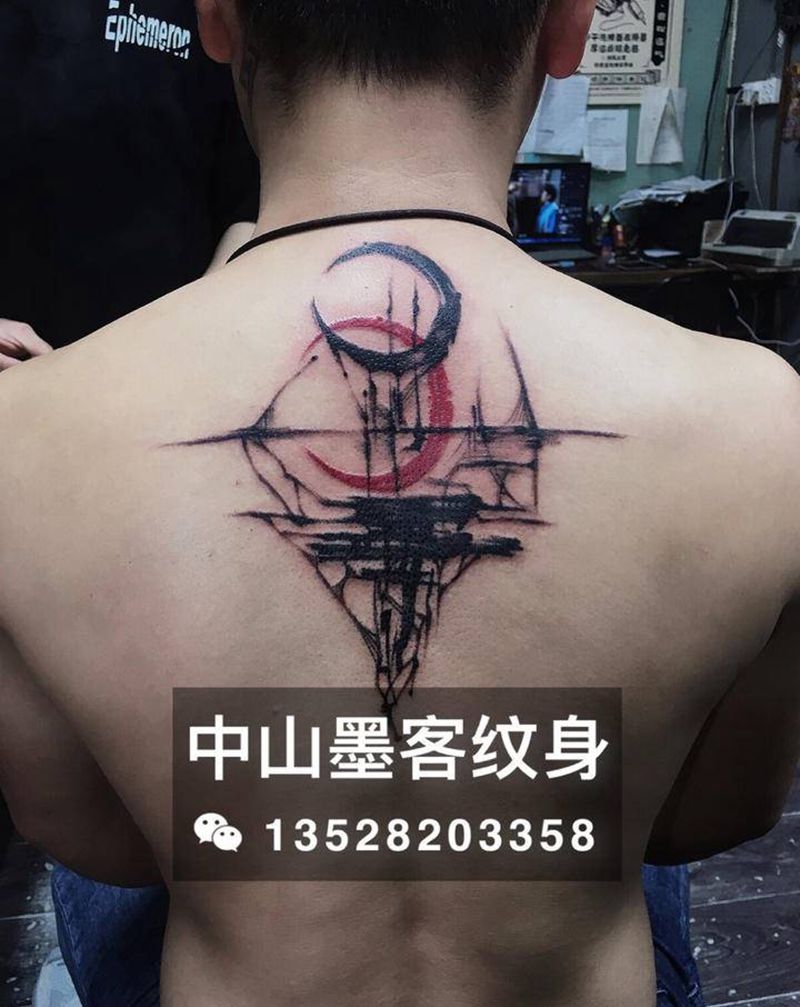 抽象派纹身图片_背部纹身图案