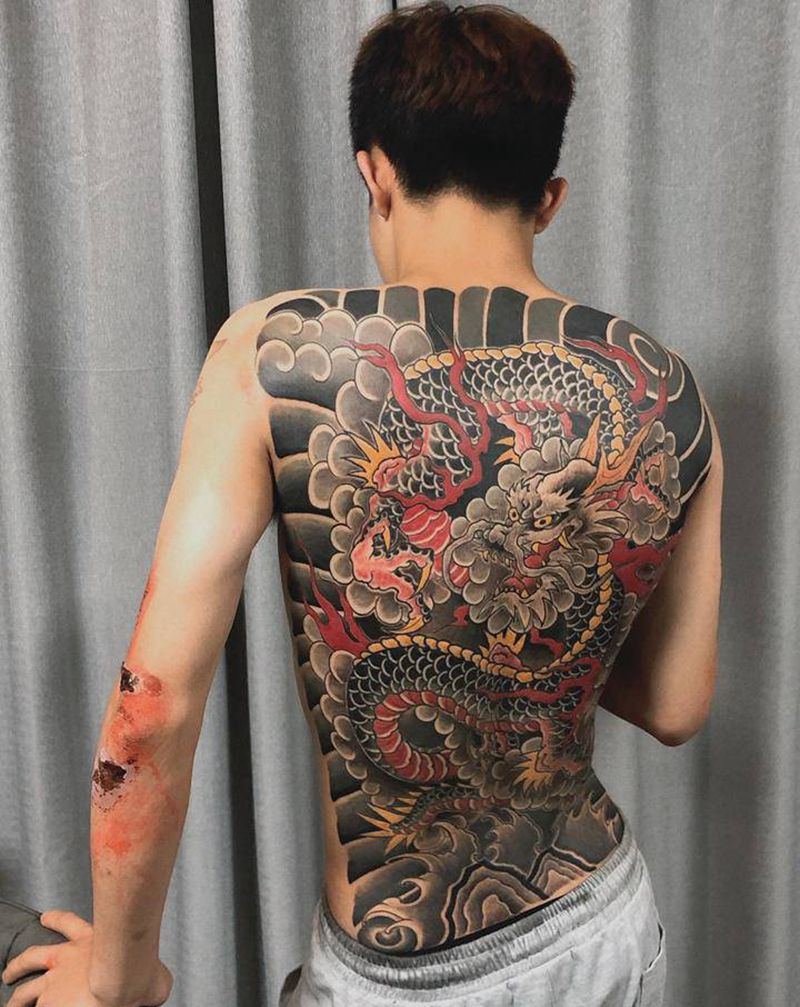 日式满背纹身图片_背部老传统纹身图案