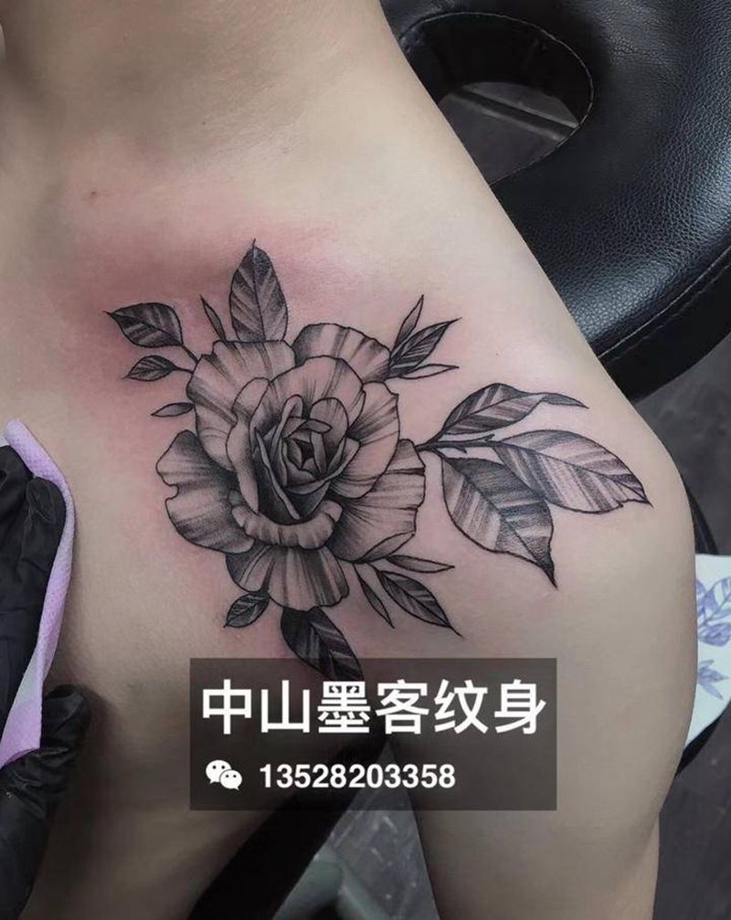 男孩子喜欢的素花！纹身图片_肩部背部纹身图案