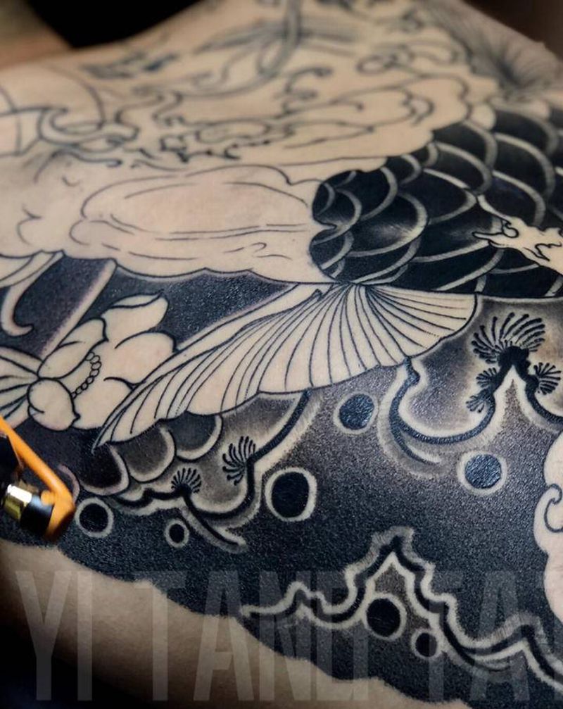 传统鱼纹身图片_背部老传统新传统纹身图案