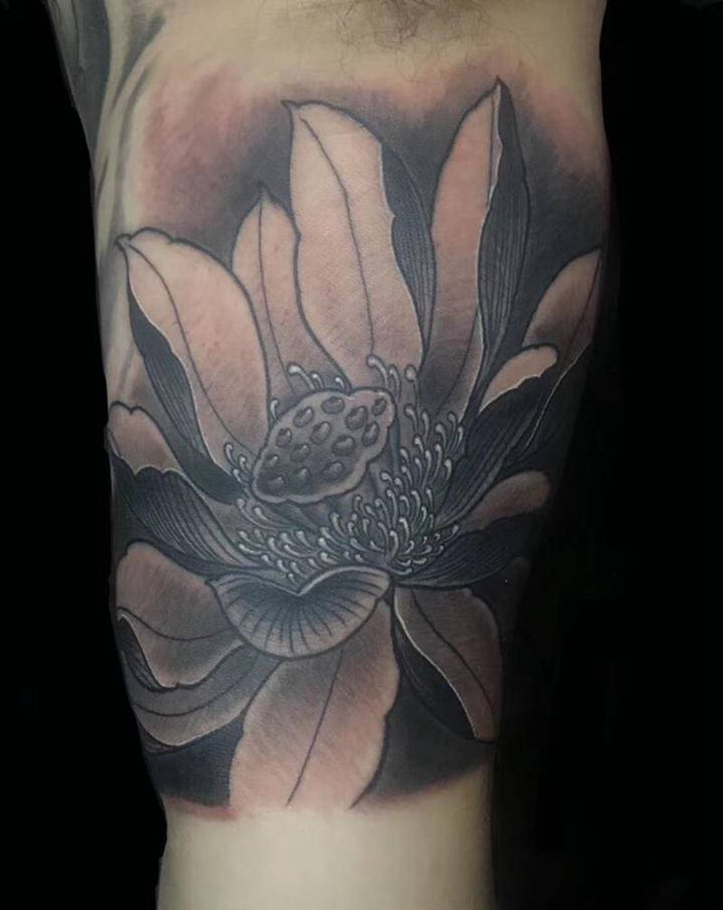填空题纹身图片_手臂新传统荷花纹身图案