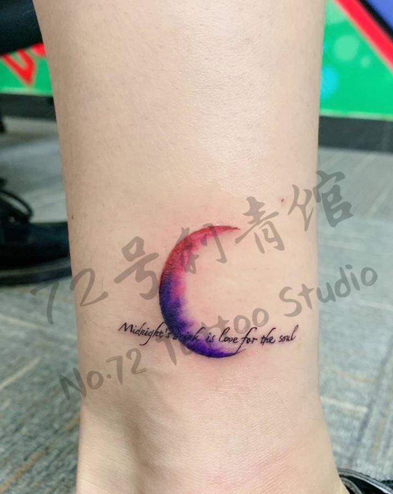 血月纹身图片_脚部水彩纹身图案