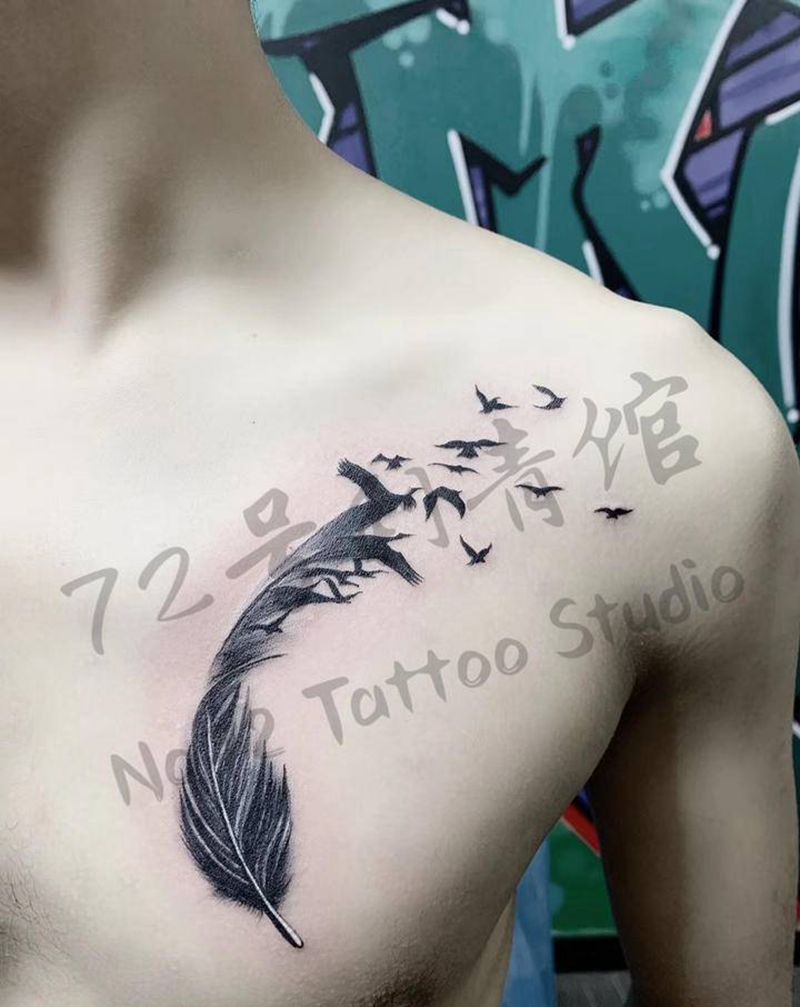 羽毛纹身图片_胸部欧美写实纹身图案