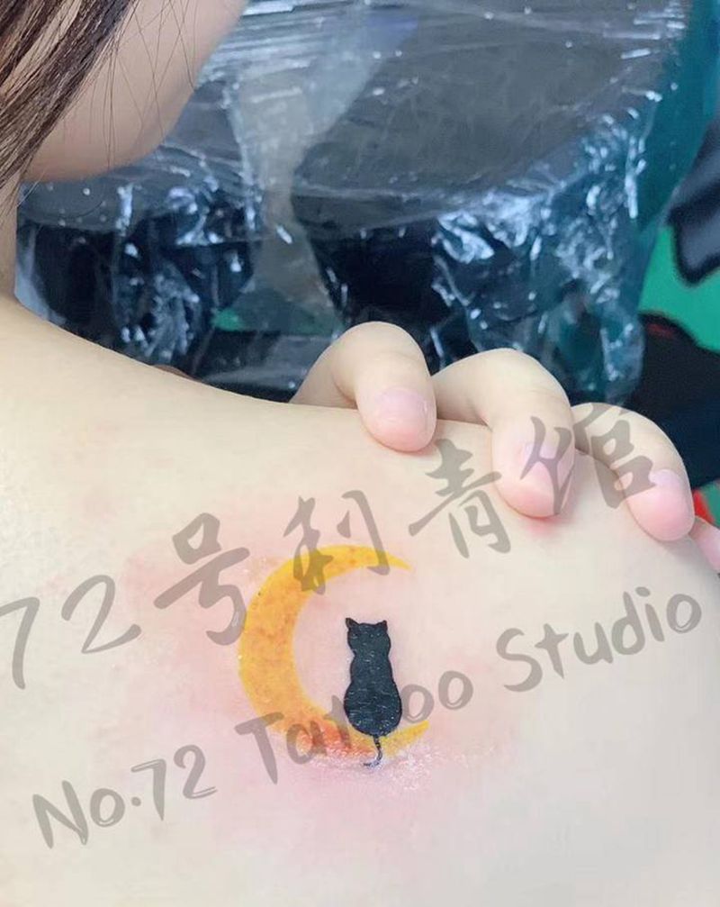 月纹身图片_背部纹身图案